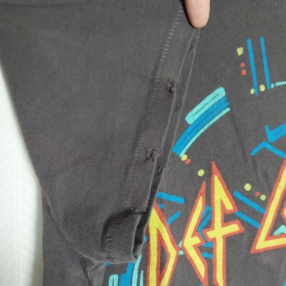 Def Leopard 1988 Hysteria Tour Band T-shirt Junk Food Clothing Distressed XS - Picture 8 of 9